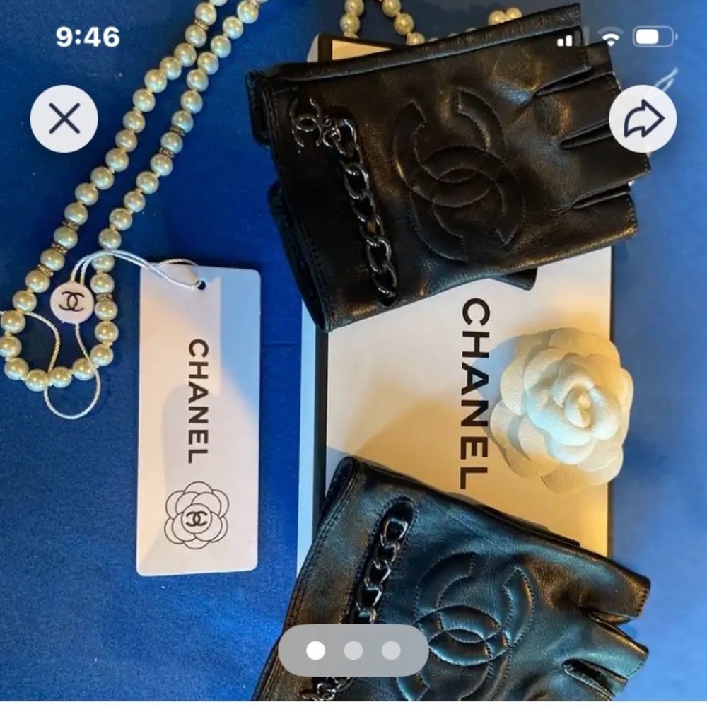CHANEL Black Lambskin Fingerless Gloves with Chain Detail